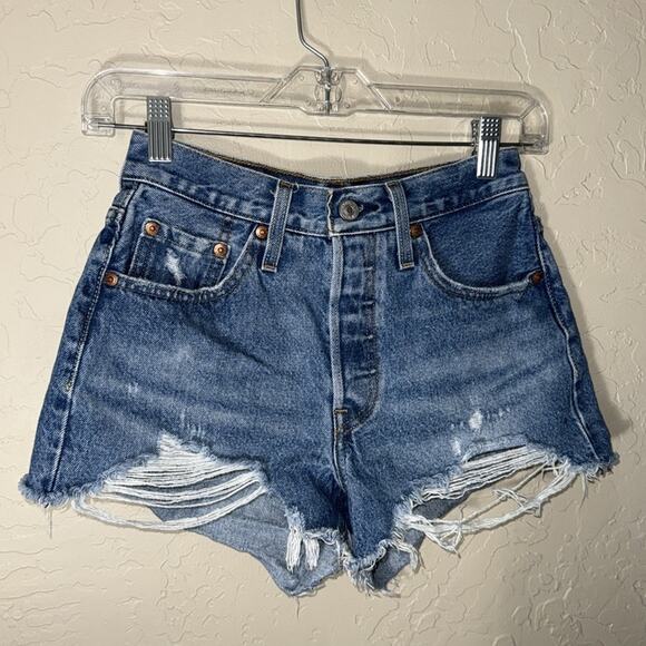 Levi’s 501 cut off shorts high low frayed hem size 24 - Picture 6 of 6